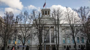 17 Länder weisen russische Diplomaten aus