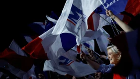 Sie will Hand an die Verfassung legen