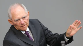 Schäuble stellt EU-Kommission in Frage