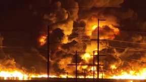 Feuer und Explosionen in Industrieanlage