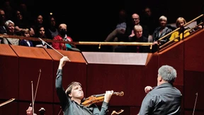 Vor Begeisterung wogende Musiker