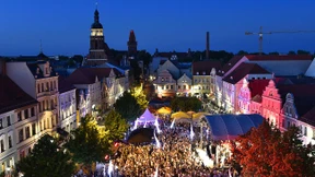 Zwischen Fremdenfeindlichkeit und Theaterskandal