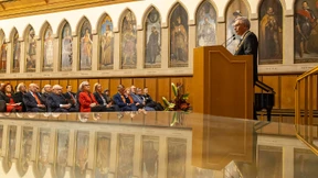 Ungerührt, Gerecht, Stark