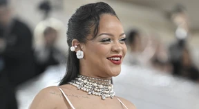 Rihanna stellt Sohn Riot Rose vor
