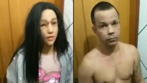 Flucht mit Latexmaske und BH