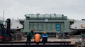 405-Tonnen-Schwertransport rollt durch Frankfurt