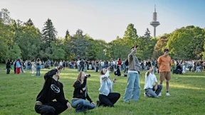 Hunderte feiern Abi-Party im Grüneburgpark