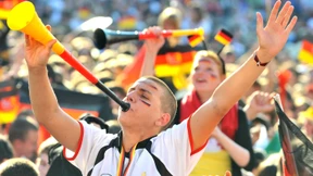 Bouffier während Deutschland-Spiel im Flieger