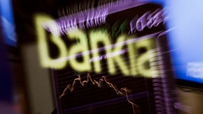 Spanier nehmen mehr Geld von Konten