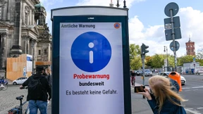 Warnungen über Handys, Radios und Sirenen