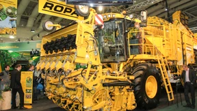 Traktoren rollen wie am Schnürchen