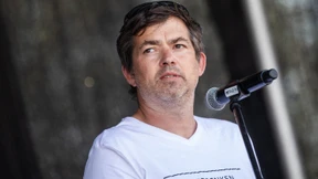 „Querdenker“ demonstrieren gegen die Festnahme ihres Gründers