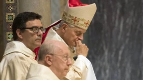 Erkennungsmerkmal Kruzifix an Goldkette