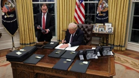 Er begnadigt jene, die ihm huldigen