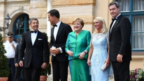 Eröffnung mit Merkel und Protesten