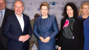 CDU in Berlin laut Umfrage sechs Prozentpunkte vor SPD