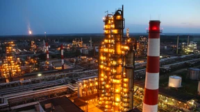 Ölpreisverfall bedroht Russland und Venezuela