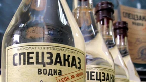 Bürger, trinkt  staatlichen Wodka!