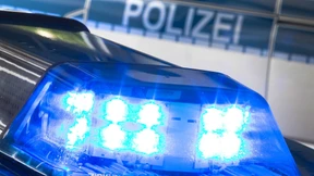Unfall auf der A3 mit zwei Toten – Polizisten lösen illegale Party auf
