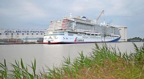 Ozeanriese verlässt Dock