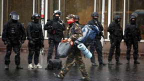 Kiew geht gegen bewaffnete Gruppen vor