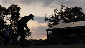 Nur die Dämmerung kann Tiger Woods bremsen