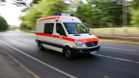 Rentner stürzt von Fahrrad und wird überrollt