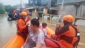 Tote bei Fluten auf Bali – Urlauber mit Booten gerettet