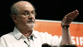 Rushdie zeigt erste Anzeichen der Besserung