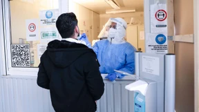 Mehr als 55.000 Neuinfektionen – Inzidenz steigt auf über 300