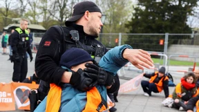 Polizei prüft Video auf mögliches Fehlverhalten bei Klimaprotest