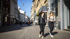 Bronze weicht Naturstein