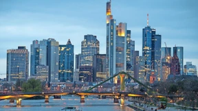 DZ Bank schlägt Commerzbank