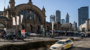 Schwierige Platz-Benennung nach Emilie und Oskar Schindler