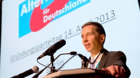 AfD-Chef Lucke bei Wahlkampfveranstaltung angegriffen