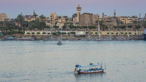 Ein Dutzend Touristen zwischen Luxor und Assuan