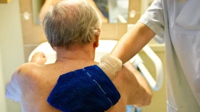 Steinbrück will rasch große Pflegereform