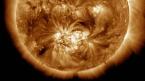 Magnetfeldzöpfe erhitzen die Korona 