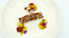 Der große Teller-Pogo-Tanz