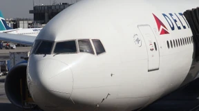 Flugzeug lässt Treibstoff über mehreren Schulen in Los Angeles ab