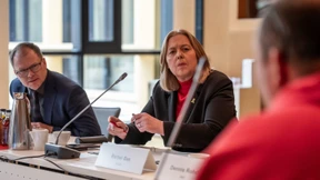 Nach Merz-Vorstoß: Bas und Schneider beharren auf Verbrenner-Aus