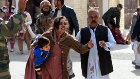 Selbstmordattentäter töten acht Menschen in Kirche in Pakistan