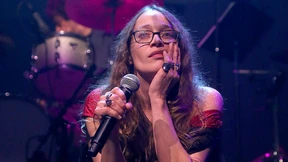 Scharfkantig und betörend