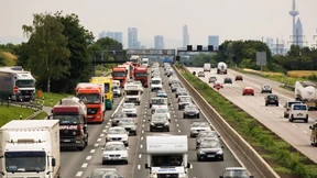 Unfälle mit Lastwagen sorgen für lange Staus