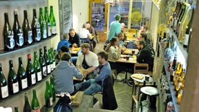 Bier schafft uns Genuss, Bücher nur Verdruss