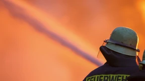 Bier-Lastwagen brennt auf Autobahn