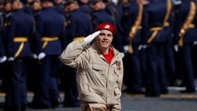 Putins Sporthelden bei der Parade