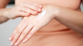 „Zwei Liter Wasser mehr trinken hilft der Haut nicht“