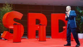 Droht den Sozialdemokraten das Schicksal der Dinosaurier, Professor Schroeder?