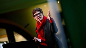 Kramp-Karrenbauer fordert härtere Maßnahmen gegen Russland